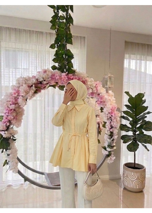 ÖNÜ PİLELİ DÜĞMELİ GÖMLEK KEMERLİ